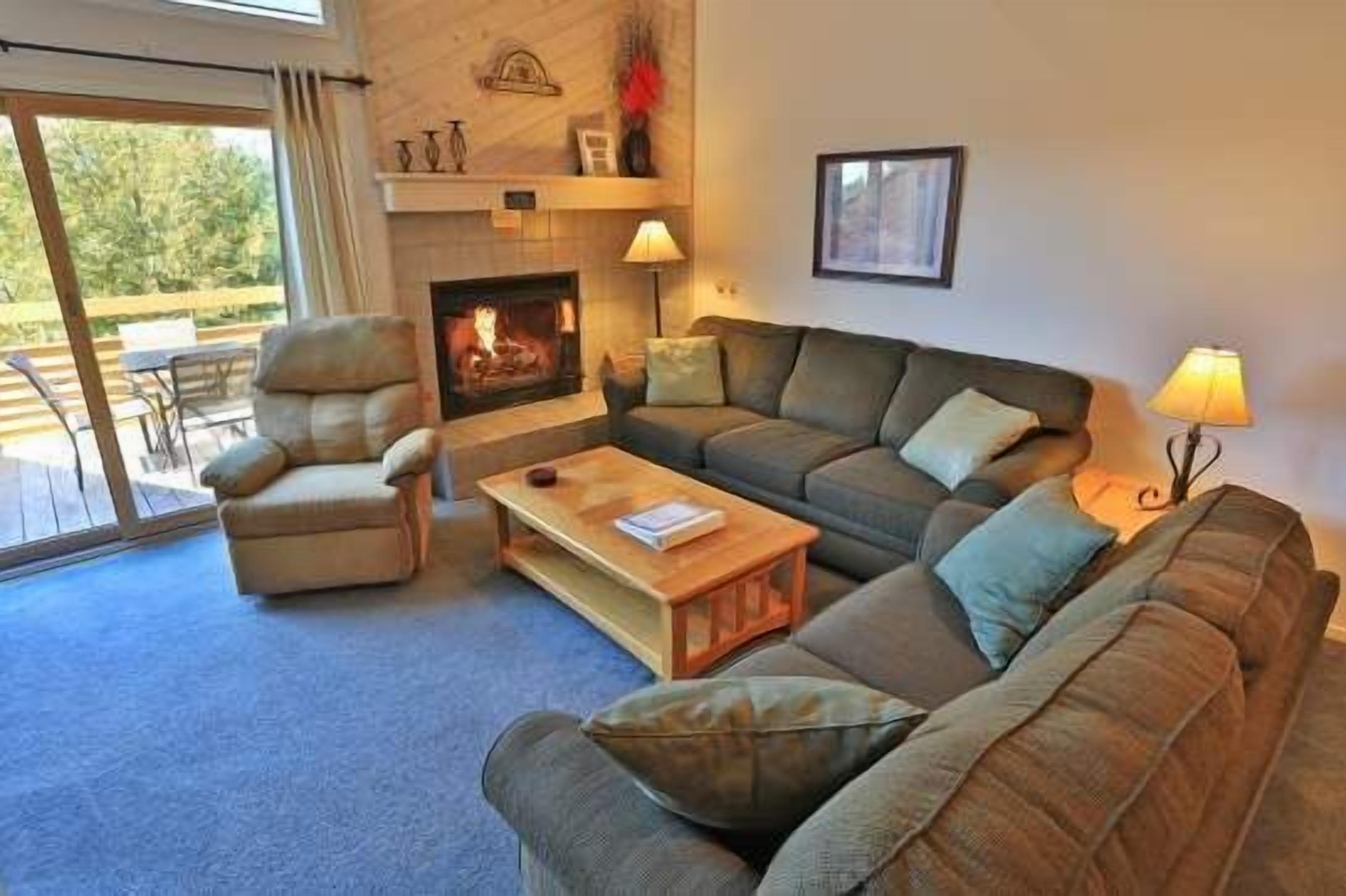 Gas Log Fireplace, Jacuzzi Tub, Kitchen. Trout Creek Condo #64 - 2 Bedroom Loft, 2 Baths.