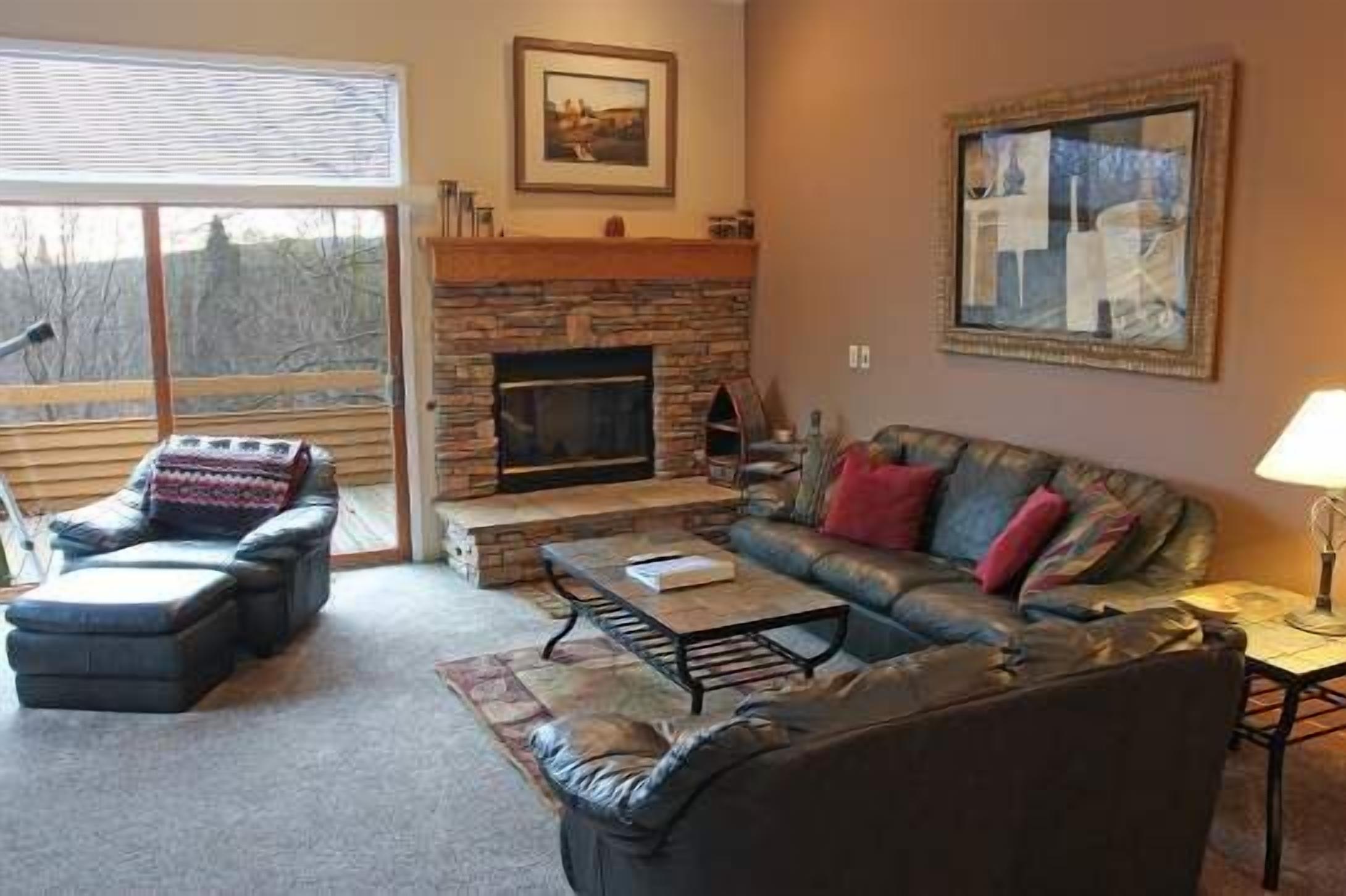 Save on Golf and Skiing. Free Shuttle to Nubs Nob. Trout Creek Condo #87 - 3 Bedroom Loft, 2 Baths.