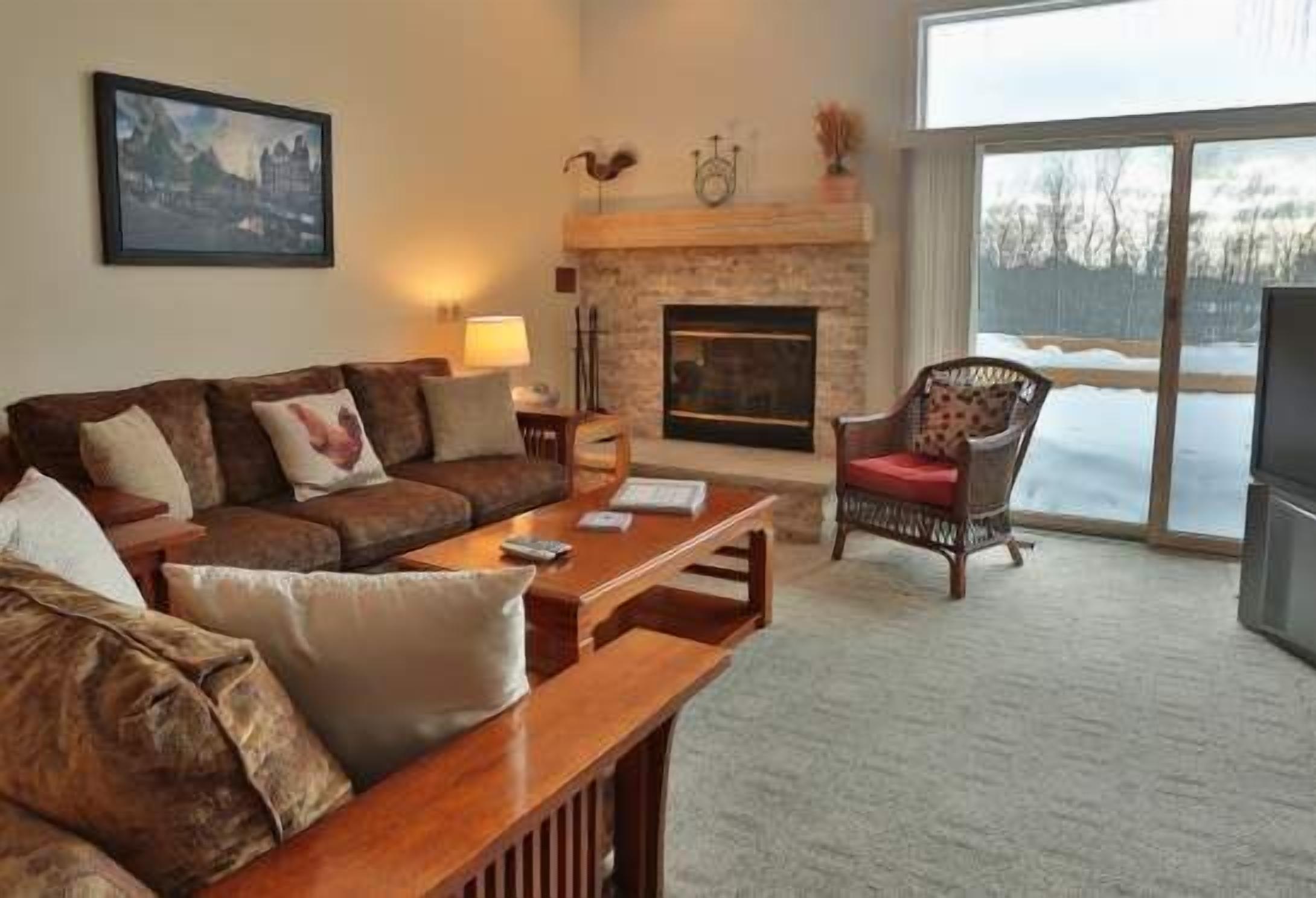 Close to Skiing, Golf, Lake Michigan. Trout Creek Condo #94 - 3 Bedroom Loft. Sleeps 8