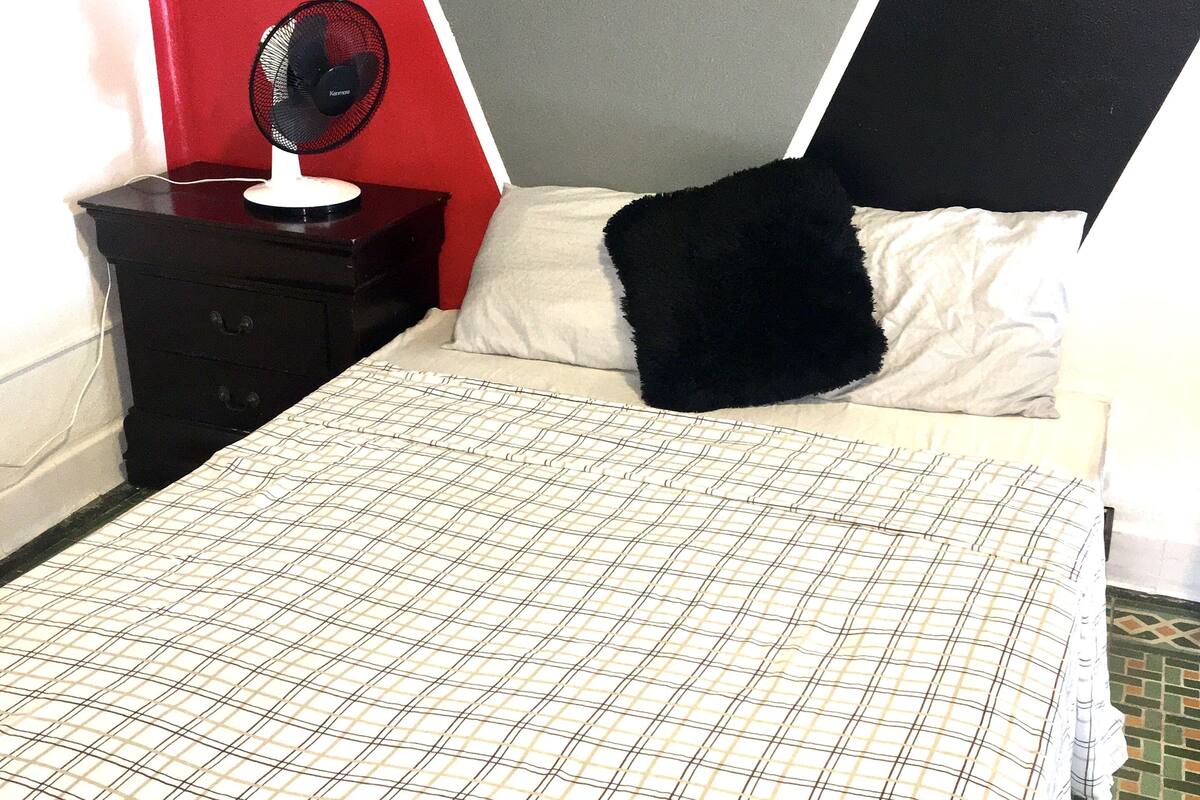 Trippelrum för familj - flera sängar | Gratis wi-fi, individuell inredning, unika möbler och sängkläder