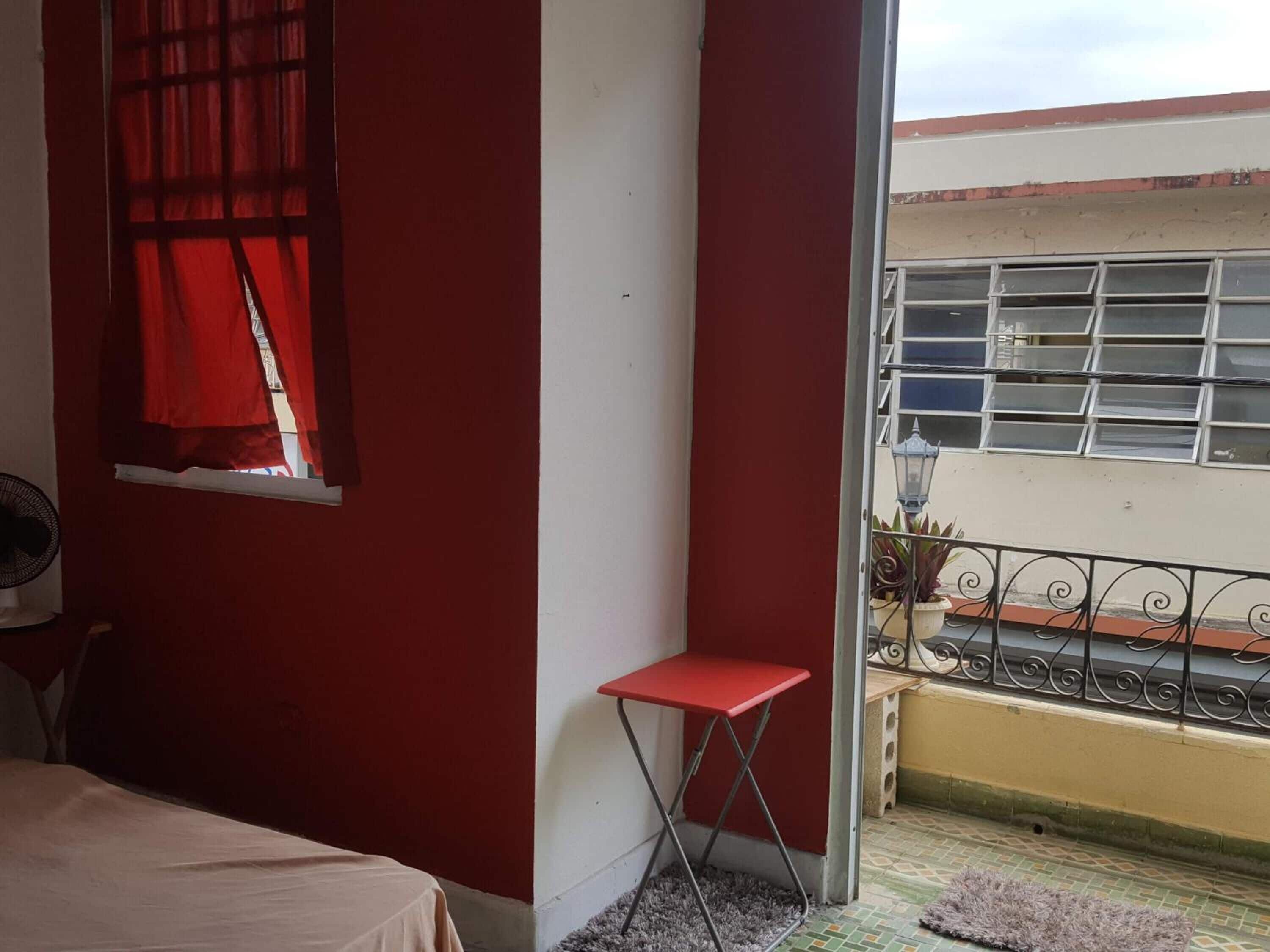 Decoración personalizada, muebles diferentes y wifi gratis 