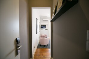 Hallway - Bhuiyan Family Host (Lisbon)