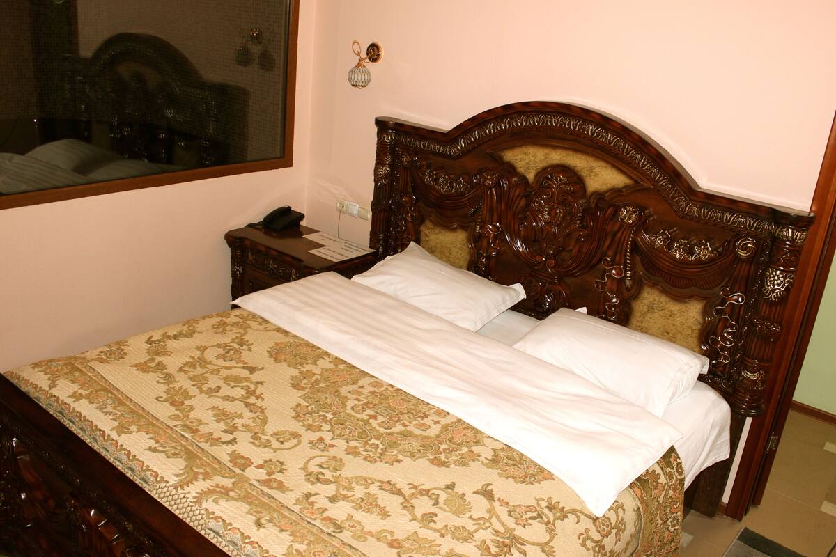Luxury Room | Blackout drapes, soundproofing, WiFi (free), bed sheets