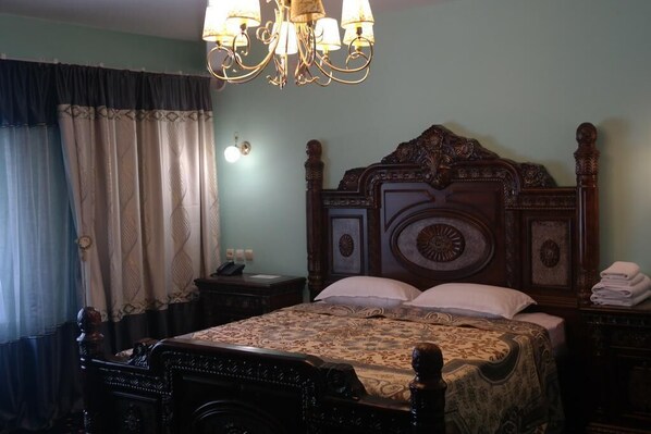 غرفة سوبيريور | ستائر تعتيم وتجهيزات عازلة للصوت وواي فاي مجانًا وملاءات أسرّة