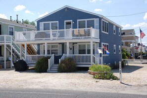 Exterior - CLEAN AND SPACIOUS BEACH VACATION FAMILY RENTAL - 2ND FLOOR (Long Beach Township)