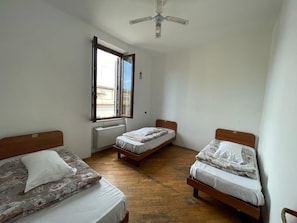 Exclusive Shared Dormitory | Free WiFi, bed sheets - Villa Luzzatti Hostel (Rome)