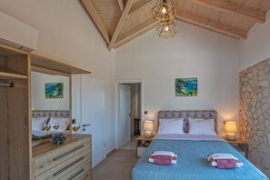 3 habitaciones, tabla de planchar con plancha, wifi y ropa de cama 