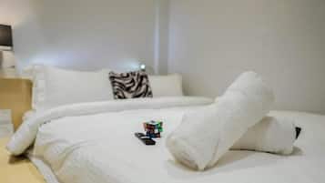 In-room safe, laptop workspace, blackout drapes, iron/ironing board