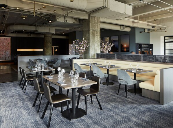 2 restaurants, breakfast, lunch, dinner served; American cuisine - Fitler Club (Philadelphia)