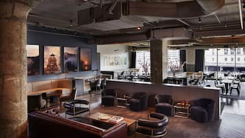 2 restaurants; breakfast, lunch, dinner, and brunch served