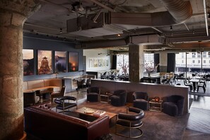 2 restaurants; breakfast, lunch, dinner, and brunch served - Fitler Club (Philadelphia)