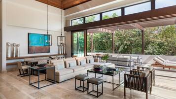 Villa, 4 slaapkamers (Penthouse) | Luxe beddengoed, een minibar met enkele gratis items