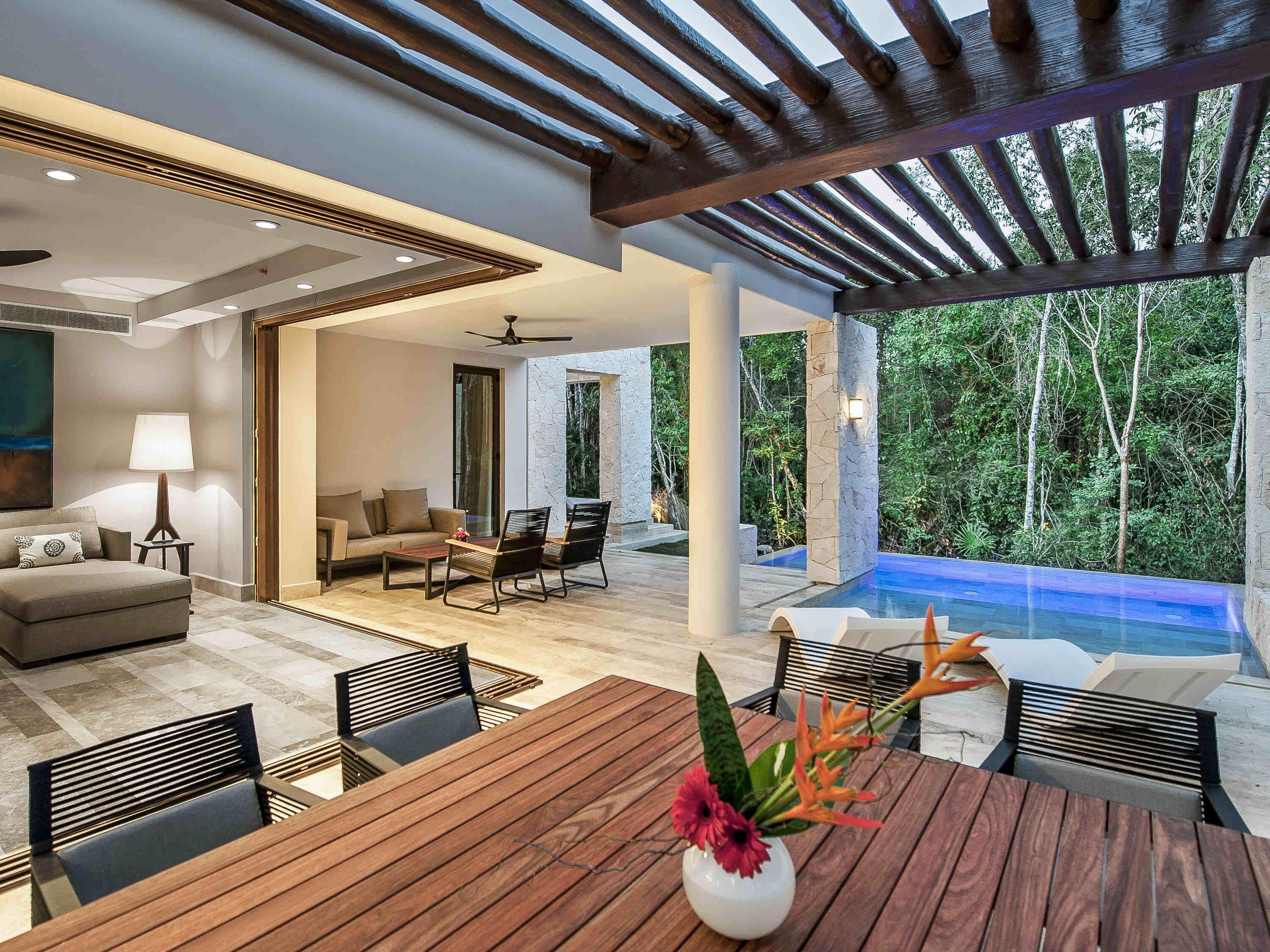 Premium bedding, free minibar items, in-room safe