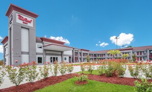 Unclassified image, 4 of 37, button - Red Roof Inn Baytown (Baytown)