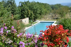 Property grounds - In the heart of Grand Luberon, independent gite, beautiful swimming pool, calm (CASTELLET en Luberon)