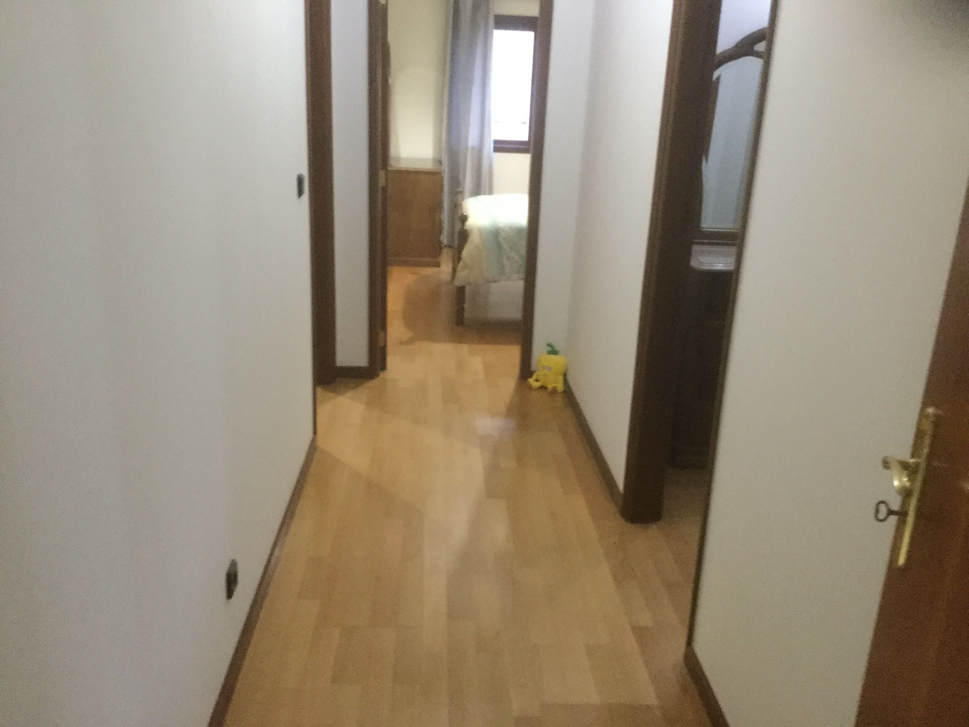 3 habitaciones, tabla de planchar con plancha, wifi y ropa de cama 