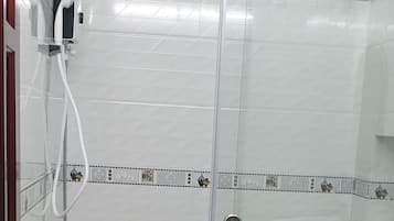 Game Room | Bathroom shower