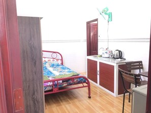 Individually furnished, desk, free WiFi - Blue Homestay (Can Tho)