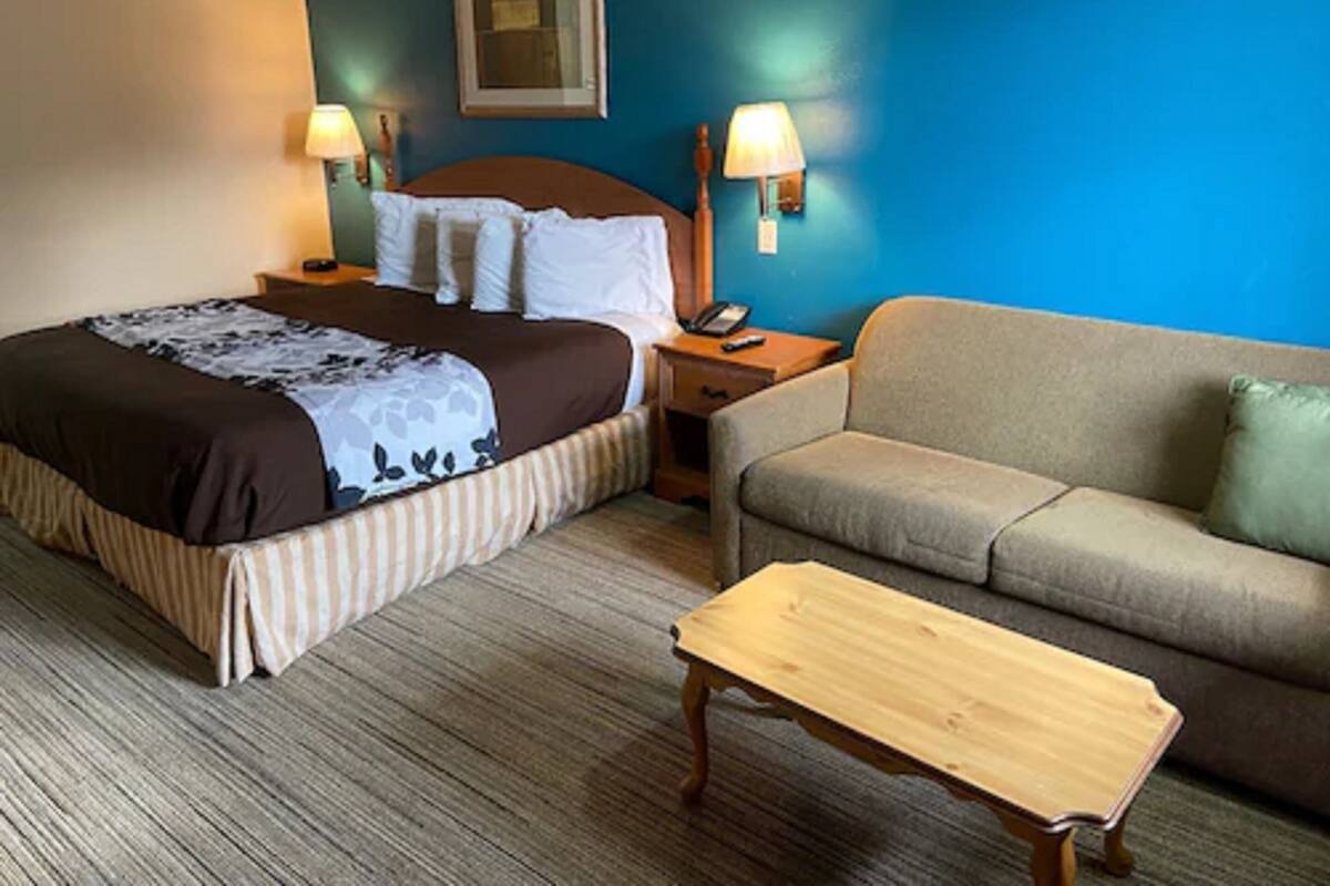 Laptop workspace, iron/ironing board, WiFi (free), bed sheets