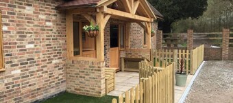 Charming farm cottage - 1 Badgers Rest - North Chailey