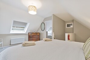 2 多间卧室、熨斗/熨衣板、WiFi、床单