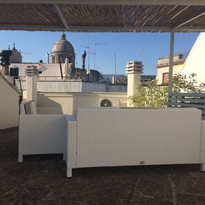 Terrace/patio - Detached house, 2 double bedrooms, 2 bathrooms, panoramic terrace, gazebo barbecue (ceglie messapica)