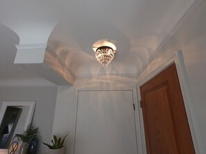 Interior - 3-BR Clean, comfortable, walk to Big House & more (Ann Arbor)