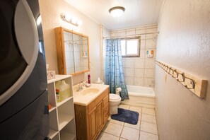 Combined shower/bathtub, hair dryer, towels, soap