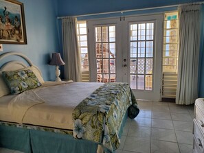 6 bedrooms, WiFi, bed sheets - Villa Isabella with Ocean View (Discovery Bay)