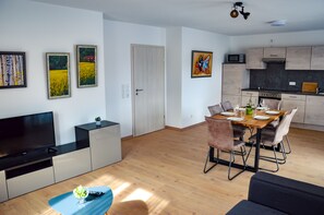 Apartment, 2 Bedrooms (Guenz) | In-room dining - Gästehaus Munk (Guenzburg)