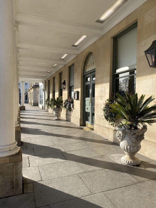 Maison, salle de bains privĂ©e, vue cour intĂ©rieure | Enceinte de lâhĂ©bergement