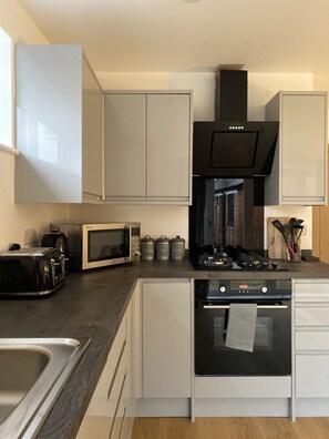 House, Private Bathroom, Courtyard View | Private kitchen