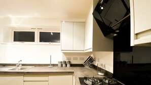 Unclassified image, 5 of 36, button - Suitely Albion Place (Cheltenham)