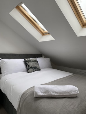 Maison, salle de bains privée, vue cour intérieure | 2 chambres