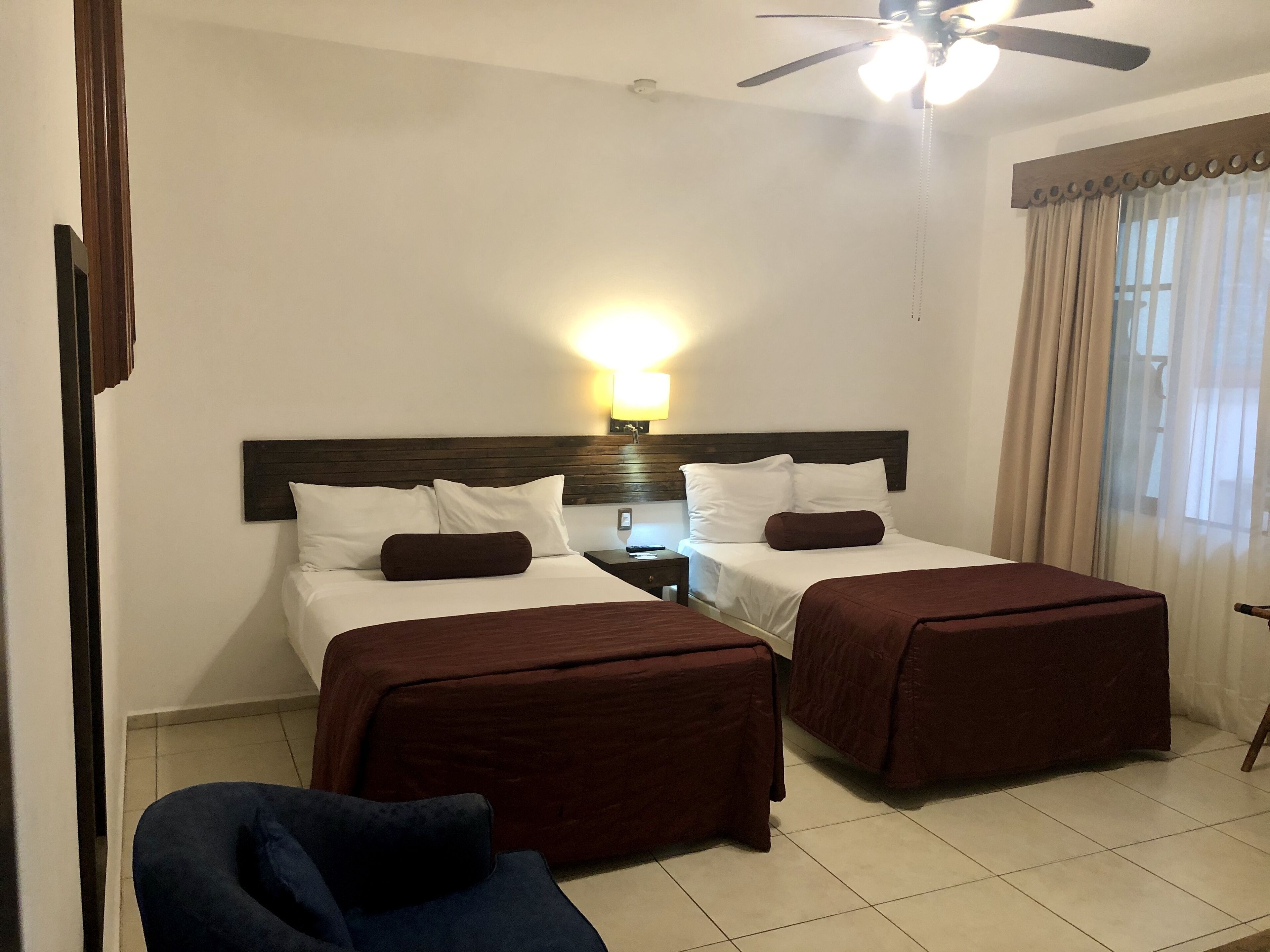 basic quadruple room | desk, free wifi