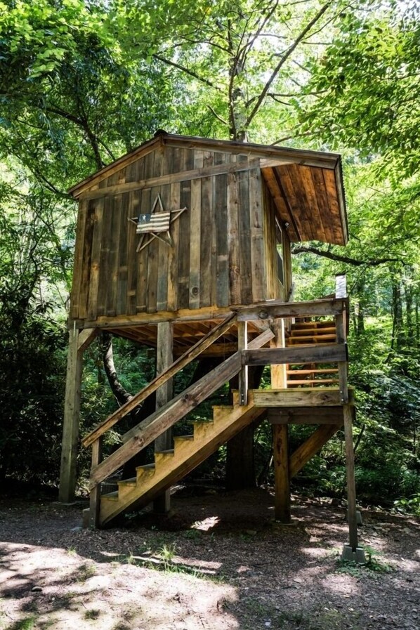 Exclusive Tree House (No Electricity) | 1 bedroom, individually decorated, individually furnished