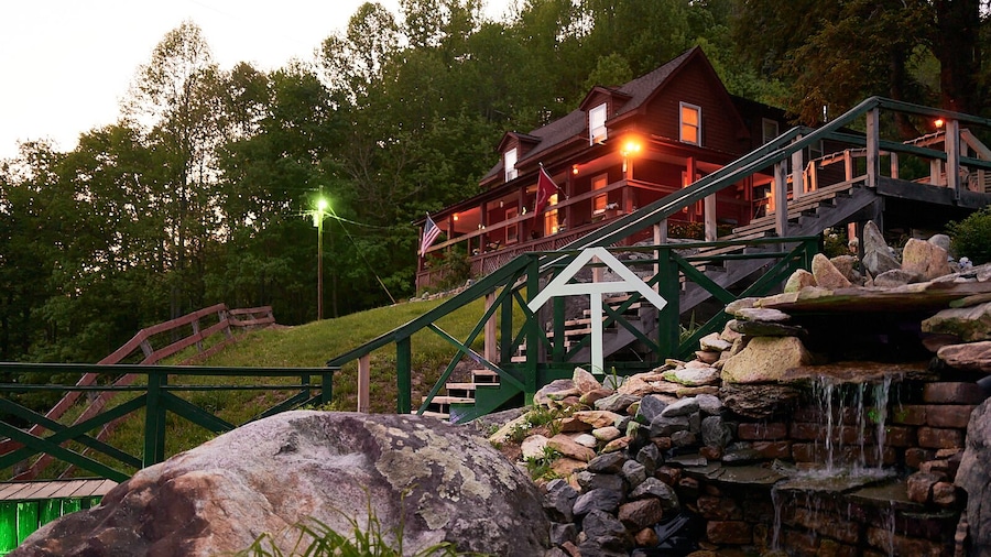 Mountain Harbour B&B and Hiker Hostel