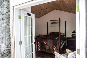 Exclusive Tree House (No Electricity) | Individually decorated, individually furnished, iron/ironing board - Mountain Harbour B&B and Hiker Hostel (Roan Mountain)