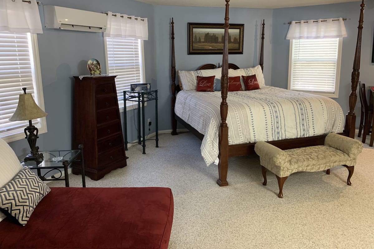 The Jefferson Room | 1 bedroom, individually decorated, individually furnished