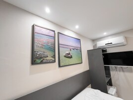 Triple Room | Blackout drapes, free WiFi, bed sheets