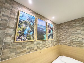 Quarto casal básico | Cortinas blackout, Wi-Fi de cortesia, roupa de cama