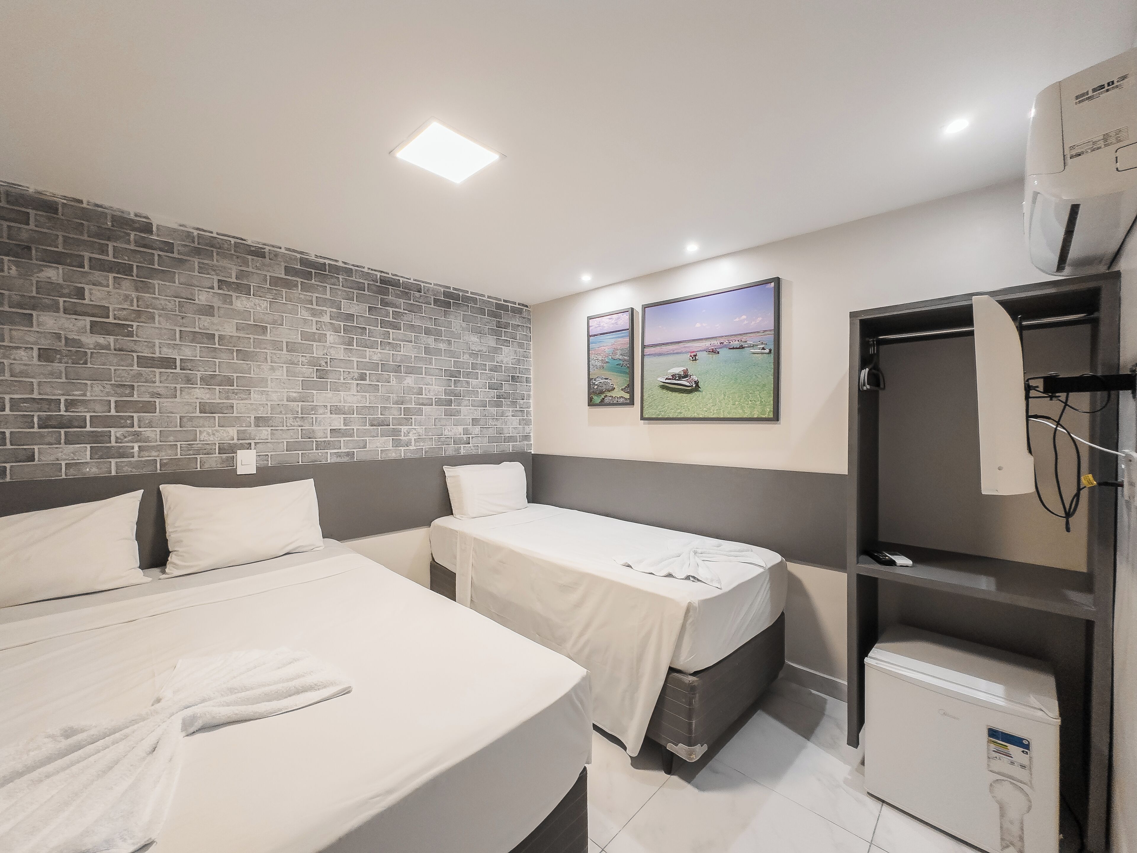 Triple Room | Blackout drapes, free WiFi, bed sheets