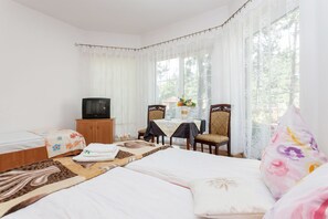 1 habitación, tabla de planchar con plancha, wifi y ropa de cama 