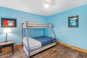 3 bedrooms, iron/ironing board, free WiFi, bed sheets