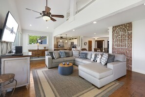 Smart TV, fireplace, stereo