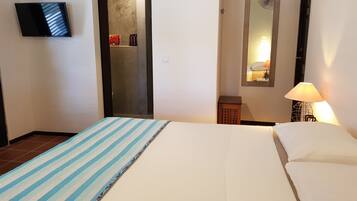 Basic Room, Non Smoking | In-room safe, blackout drapes, iron/ironing board (on request)