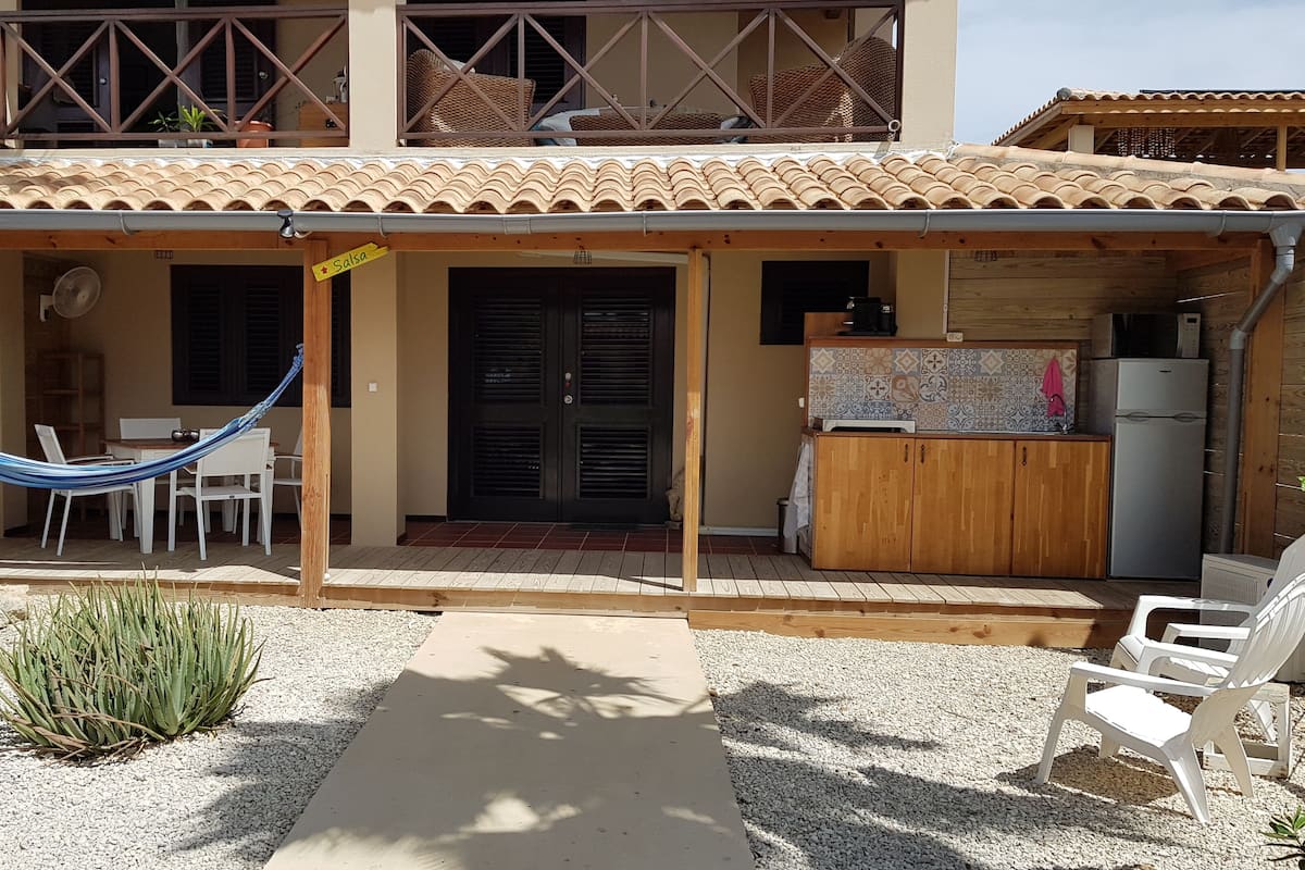 Deluxe Room, Non Smoking | In-room safe, blackout drapes, iron/ironing board, free WiFi