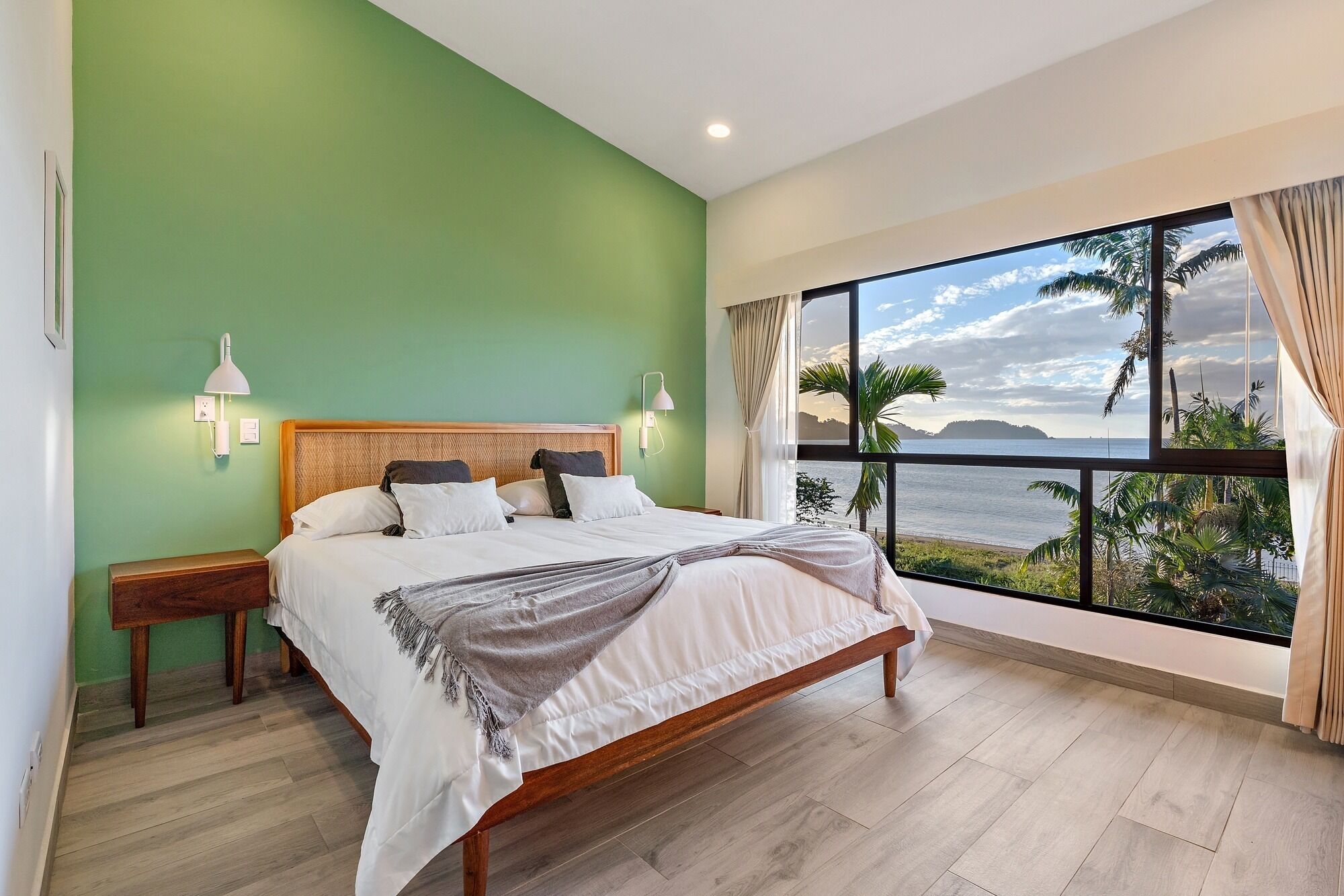 9 多间卧室、客房内保险箱、熨斗/熨衣板、旅行婴儿床