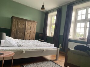 4 bedrooms, WiFi, wheelchair access