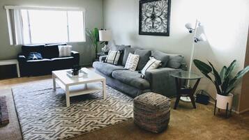 TV connectée, cheminée, espaces bureaux